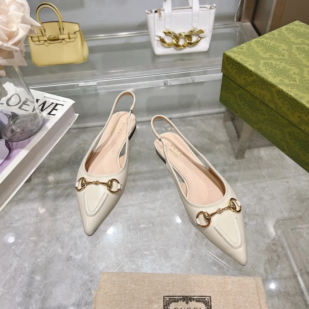 👟👟Ex-factory price 440👟👟 (genuine leather sole +40) Gucci Original GG canvas adds dazzling essence to these slingback pumps. Brown leather piping and light gold-toned hardware are complemented by beige and brown graphics. The pointed toe, elasticated straps and low heel all work together to create a comfortable fit. Upper: Made of first-layer imported patent cowhide/sheepskin lining. Outsole: Rubber non-slip outsole/genuine leather outsole. Size: 35-42 (34/41 42 customized, non-refundable)​